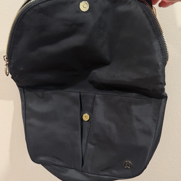 Lululemon Elegant Black Crossbody Bag - Picture 4 of 10